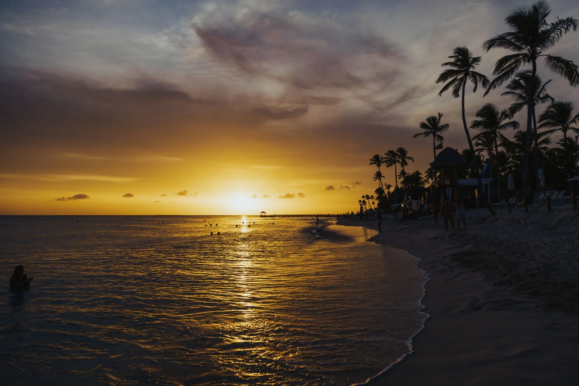 Praia paradisíaca de Porto Seguro e Trancoso ao pôr do sol